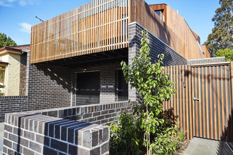 3-Bed House With Rooftop And Parking Near Yarra Park - Accommodation Search 0