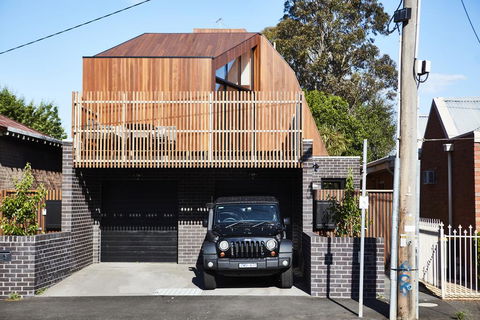 3-Bed House With Rooftop And Parking Near Yarra Park - Accommodation Search 1