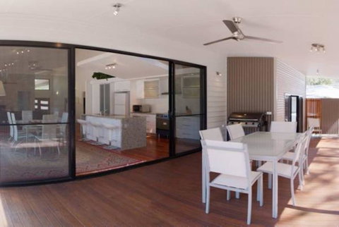 33 Esprit Drive - Rainbow Shores, Style, Comfort And Relaxation, Pets Welcome, Pool - Accommodation Search 3