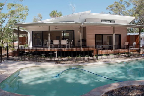 33 Esprit Drive - Rainbow Shores, Style, Comfort And Relaxation, Pets Welcome, Pool - Accommodation Search 0