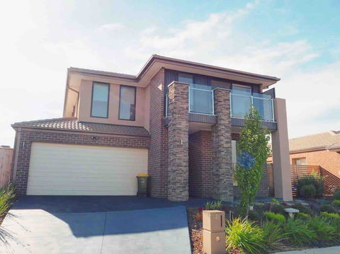 4 Bed 2 And A Half Bath Luxury Villa In Point Cook - Accommodation Search 0