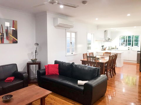 4 Bedroom House - Walk To Southbank - Accommodation Search 3