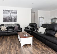 4 Bedroom Inner City Townhouse - SLEEPS 9  - Accommodation Search