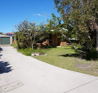 4 Boronia Place - Rainbow Beach Perfect convenient location Fenced yard - Accommodation Search