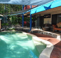 43 Double Island Drive - Two level holiday home with swimming pool. Located close to beach and CBD - Accommodation Search