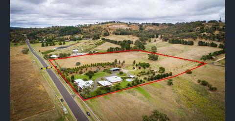 505 CONROD STRAIGHT MOUNT PANORAMA - Accommodation Search 0