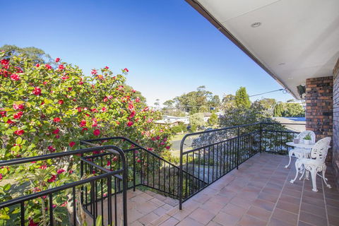 57 Carroll Ave Mollymook Beach - Relaxed Homely Retreat - Accommodation Search 0