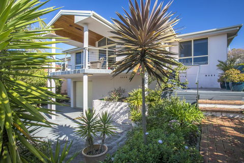 58 Seaview St - Summer Days - Accommodation Search 0