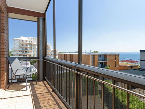 6 'Bahia', 47 Ronald Avenue - Fantastic Location With Filtered Water Views - Accommodation Search 1