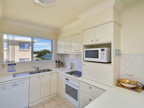 6 'SHOAL TOWERS', 11 SHOAL BAY RD - STUNNING WATER VIEWS & PERFECT LOCATION - Accommodation Search 2