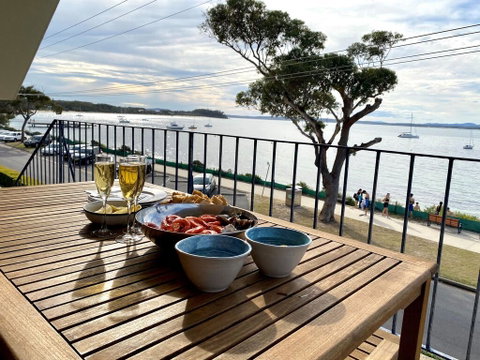 6 'SHOAL TOWERS', 11 SHOAL BAY RD - STUNNING WATER VIEWS & PERFECT LOCATION - Accommodation Search 0
