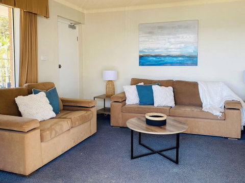 6 'SHOAL TOWERS', 11 SHOAL BAY RD - STUNNING WATER VIEWS & PERFECT LOCATION - Accommodation Search 1
