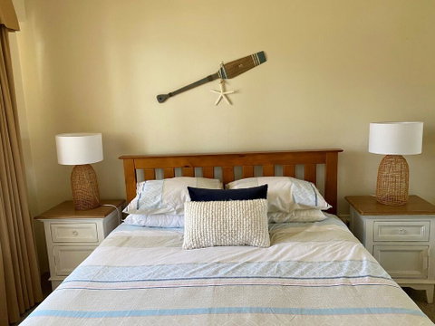 6 'SHOAL TOWERS', 11 SHOAL BAY RD - STUNNING WATER VIEWS & PERFECT LOCATION - Accommodation Search 3
