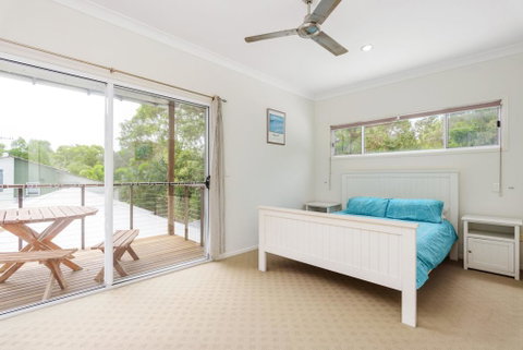 6 Ibis Court - Modern Tropical Family Home With Inground Swimming Pool & Outdoor Entertaining Area - Accommodation Search 3