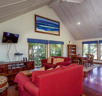 6 Ilmenite Avenue - Coastal beach shack within walking distance to patrolled beach and CBD - Accommodation Search