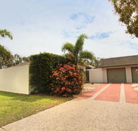 6 Petrie Ave Marcoola Pet Friendly Linen supplied - Accommodation Search