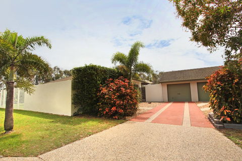 6 Petrie Ave, Marcoola, Pet Friendly, Linen Supplied - Accommodation Search 0