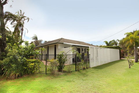6 Petrie Ave, Marcoola, Pet Friendly, Linen Supplied - Accommodation Search 2
