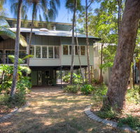 6 Satinwood Drive - Rainbow Shores Stylish Beach House Free WiFi - Accommodation Search