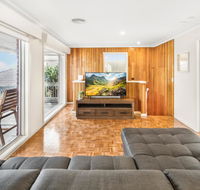 6-bed Oceanfront House with Jacuzzi Games Parking - Accommodation Search