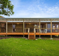 98 Ocean Parade - Rustic Log Cabin - Accommodation Search