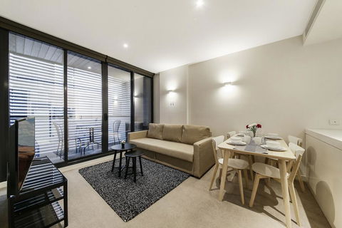 A Central & Cozy 2BR Apt Near Federation Square - Accommodation Search 0