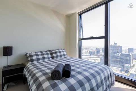 A Cozy CBD Suite With Spectacular City Views - Accommodation Search 1