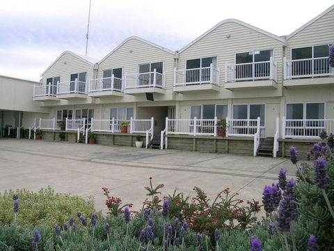 A Great Ocean View Motel - Accommodation Search 0