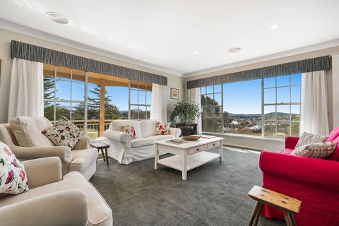 A House With A View, Molong. NSW - Accommodation Search 0