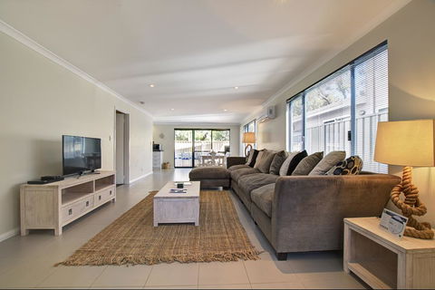 A Little Luxury In Town - Accommodation Search 3