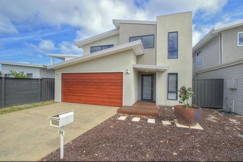 A Little Luxury In Town - Accommodation Search 0