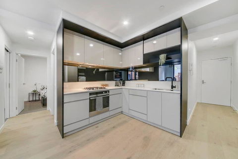 A Modern 2BR Apt, 5-min Walk To Melbourne Central - Accommodation Search 2