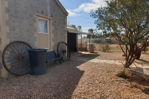 A Real Bush Retreat. Kangas, Emus & Starry Skies. - Accommodation Search 3