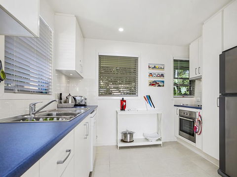 A Stylish Apartment With Noosa Views! - Unit 6 Yaringa 29 Noosa Drive - Accommodation Search 3