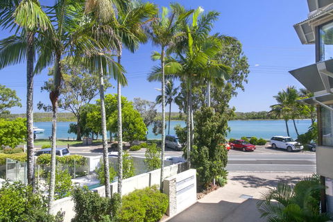 Aarons Luxury Retreat - Accommodation Search 0