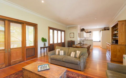 Abaleen House - Accommodation Search 3