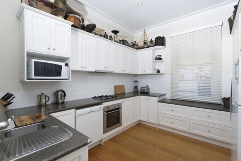 Abaleen House - Accommodation Search 2