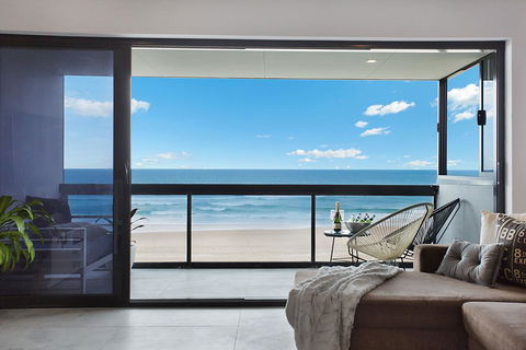 Absolute Beach Front Renovated 3 Bdrm 2 Bath App - Accommodation Search 0