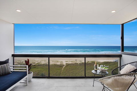 Absolute Beach Front Renovated 3 Bdrm 2 Bath App - Accommodation Search 3