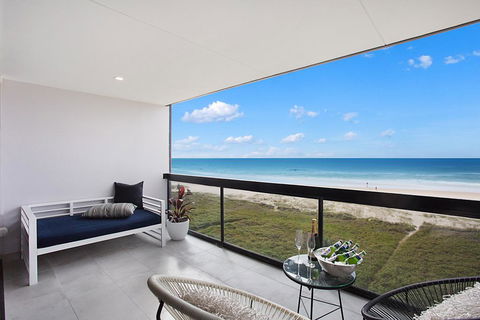 Absolute Beach Front Renovated 3 Bdrm 2 Bath App - Accommodation Search 2