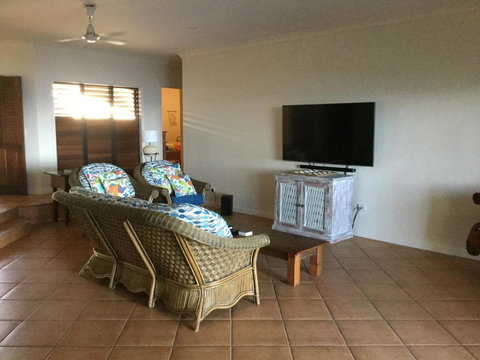 ABSOLUTE BEACHFRONT BLISS @ NEWELL BEACH - Accommodation Search 2