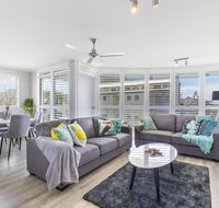 Absolute beachfront penthouse Castaways Beach - Accommodation Search