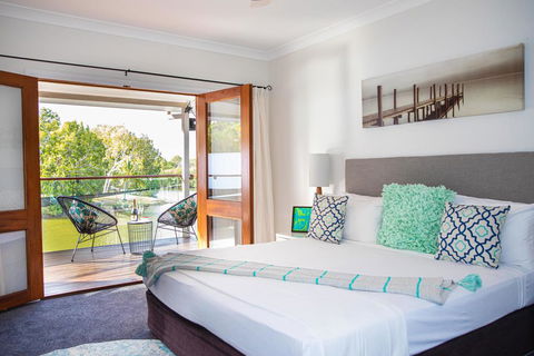 Absolute Lakefront - Port Douglas - Accommodation Search 3