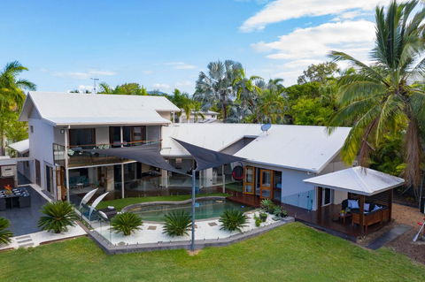 Absolute Lakefront - Port Douglas - Accommodation Search 1