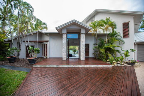 Absolute Lakefront - Port Douglas - Accommodation Search 2