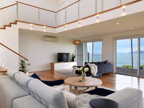 Absolute Waterfront - Accommodation Search 0