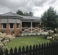 Acacia House - Central Healesville - Yarra Valley - Accommodation Search
