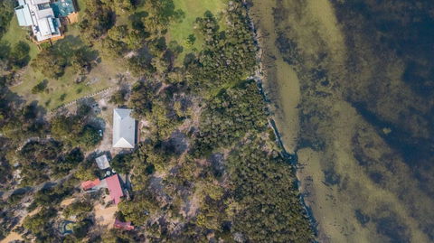 Acacia Lakehouse - The Lake At Your Doorstep - Accommodation Search 1