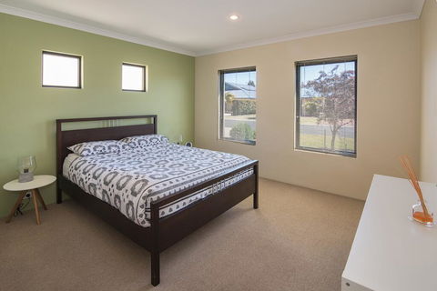 Acrosstheway - Accommodation Search 2