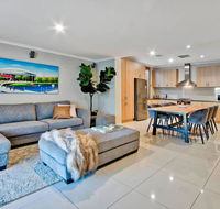 Adelaide 4 Bedroom House with Pool - Accommodation Search